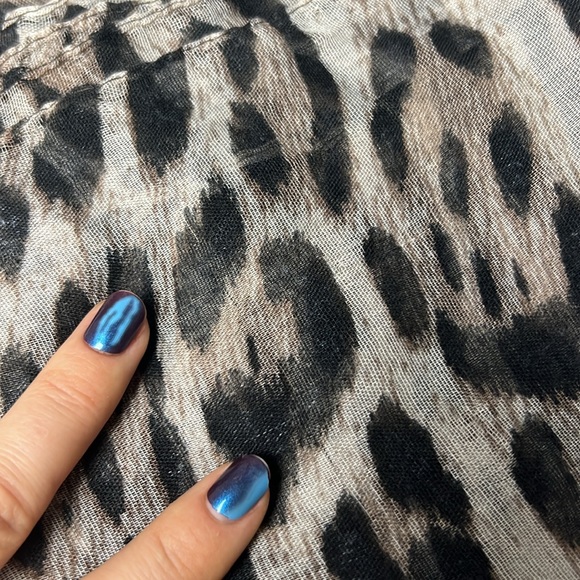 Leopard Large Print Scarf NWT - Picture 5 of 5